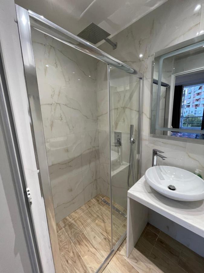 Boutique Central Studio Apartments Tiranë Ngoại thất bức ảnh