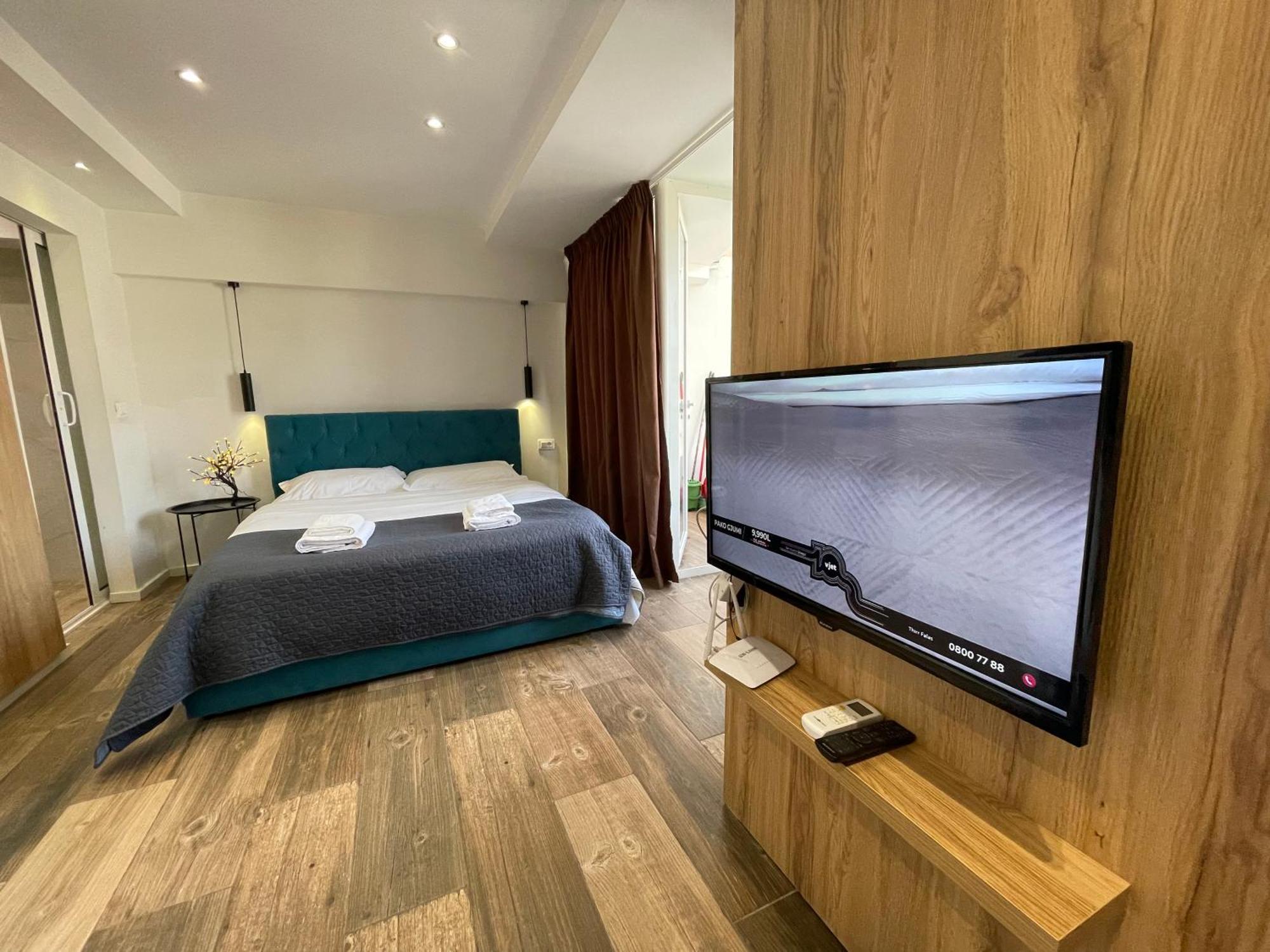 Boutique Central Studio Apartments Tiranë Ngoại thất bức ảnh
