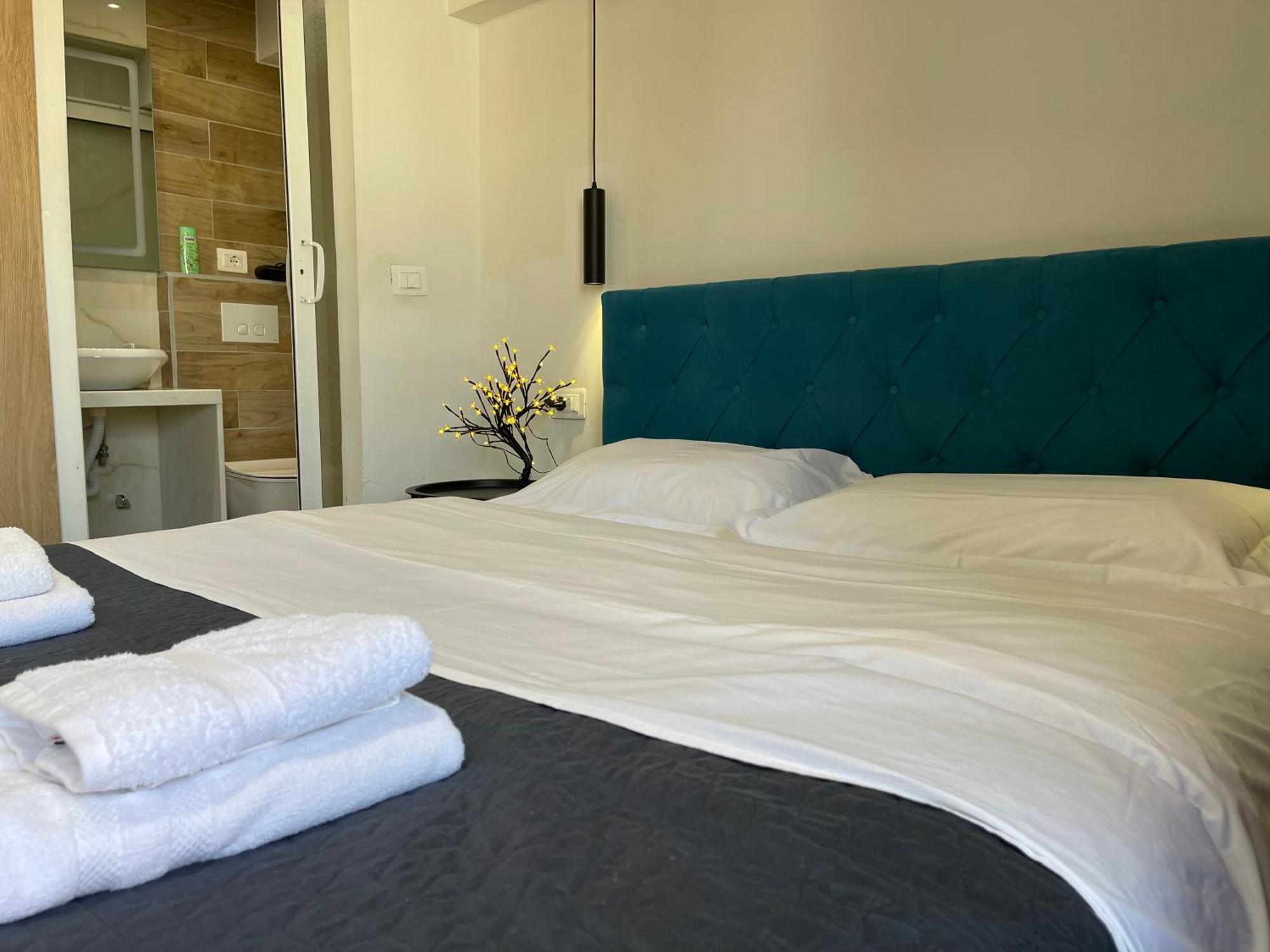 Boutique Central Studio Apartments Tiranë Ngoại thất bức ảnh
