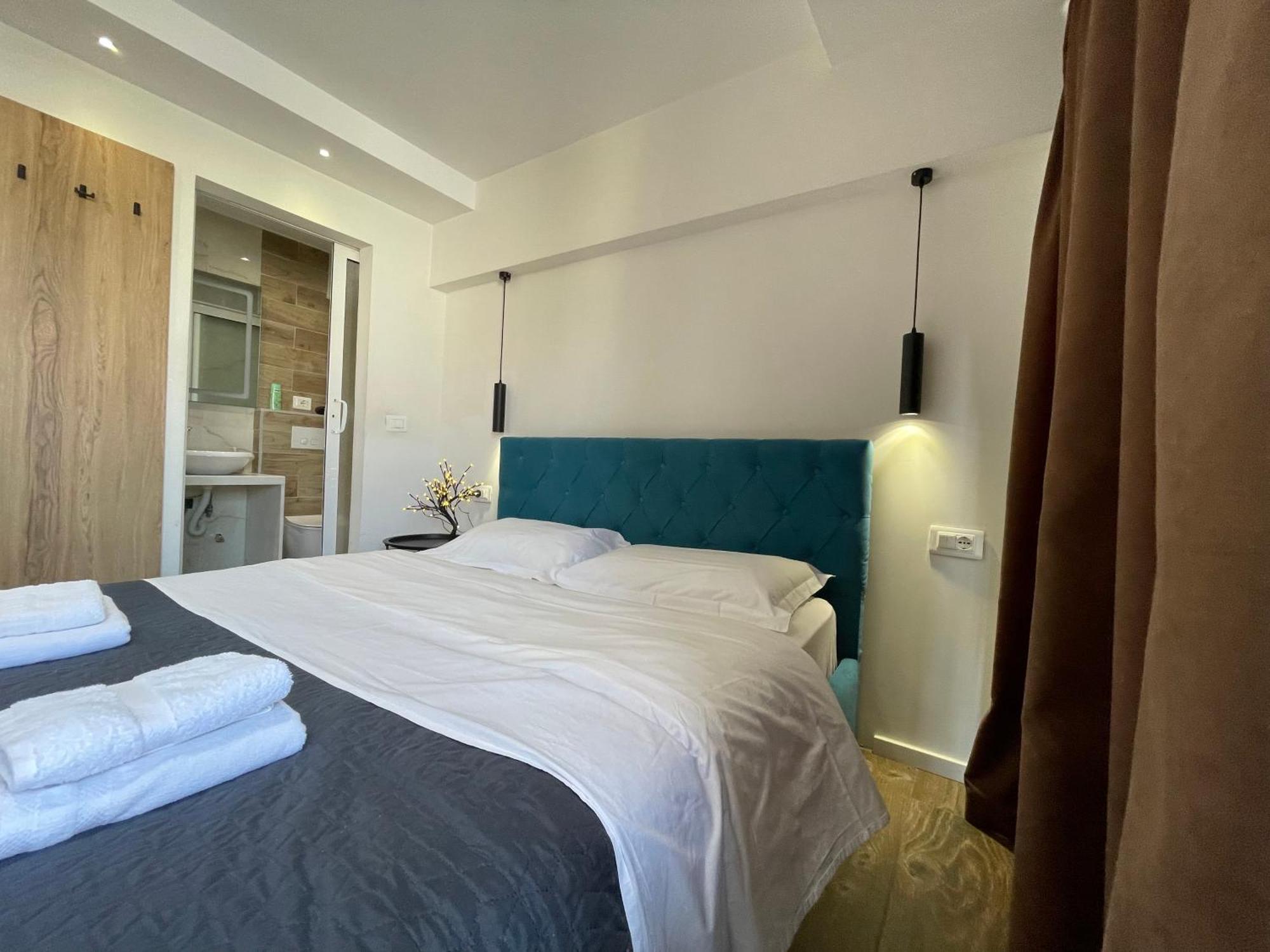 Boutique Central Studio Apartments Tiranë Ngoại thất bức ảnh